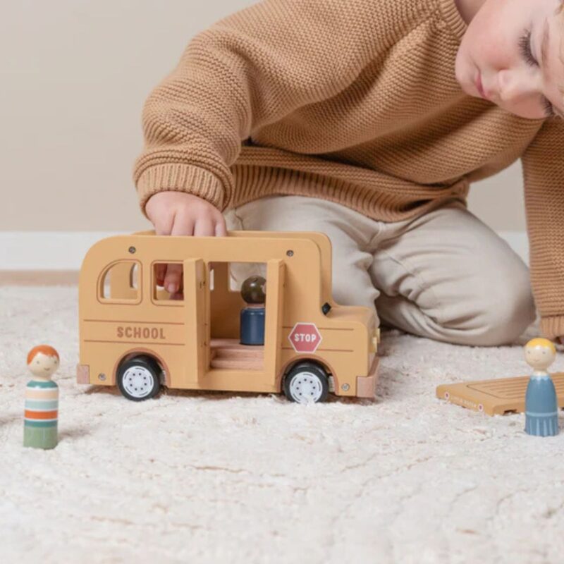 School bus with figures FSC - Image 2