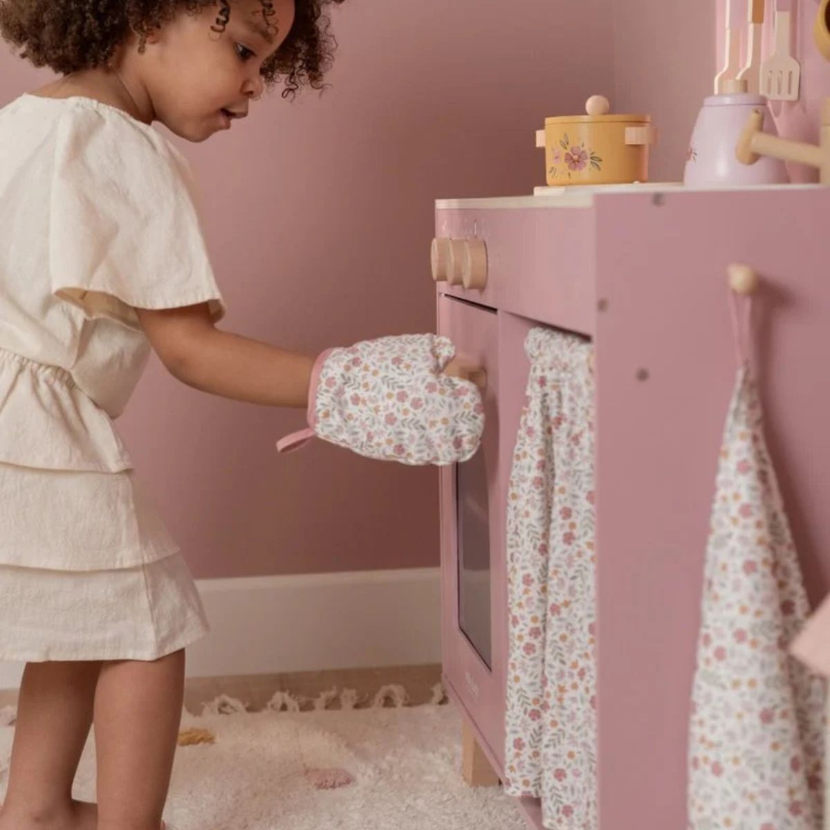 Wooden play kitchen Pink FSC Limited Edition - Image 3