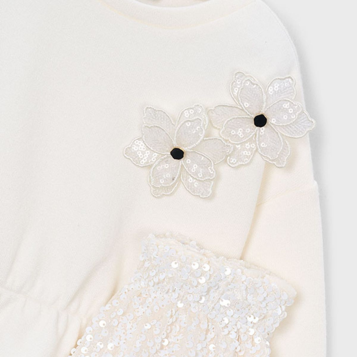 Off-White Sweatshirt & Sequinned Shorts Set - Image 3