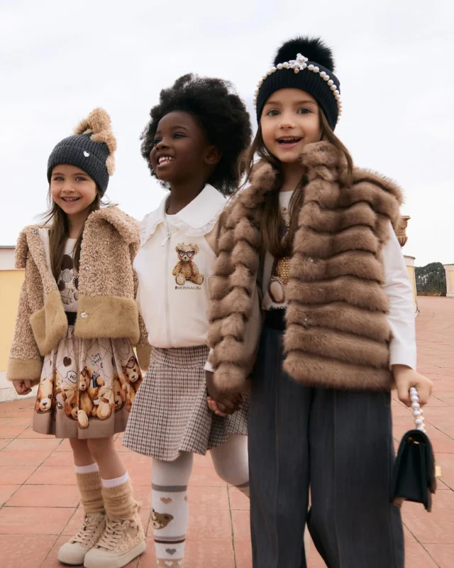 Warm layers and even warmer hugs. These Monnalisa looks are made for hugging, laughing, and making magical winter memories with your favourite people. 🧸 👯‍♀️

#MiSuenosKids #Monnalisa #WinterLayers #KidsFashionUK #BestFriends #WinterFun