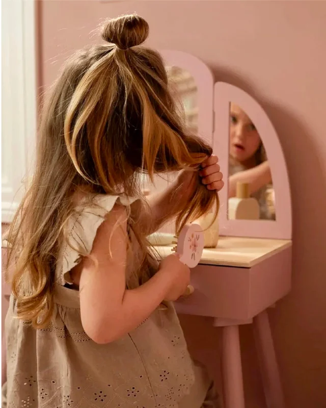 Mirror, mirror on the wall… today I’m kind, brave, and ready for it all. 💗 The most magical start to her morning at our Large Vanity Table. ✨

#MiSuenosKids #WoodenToys #RolePlay #KidsInteriors #PlayroomInspo #ChildhoodMagic #LittleDutch