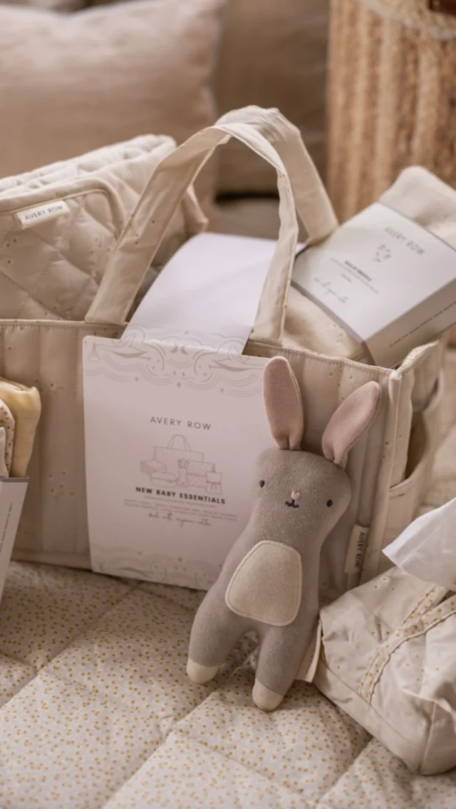 The most beautiful newborn gift set by Avery Row 🤍🌿

Thoughtfully designed with the softest organic fabrics and filled with everyday essentials for new parents - from muslins and swaddles to a travel changing mat and the sweetest little knitted bunny. 

A truly special gift for a baby shower, new arrival or to create the loveliest nursery setup 🌸

Available in a selection of beautiful prints and designs at MiSueños Kids ✨

#misuenoskids #newbornessentials #averyrow #babyshowergift #newmum