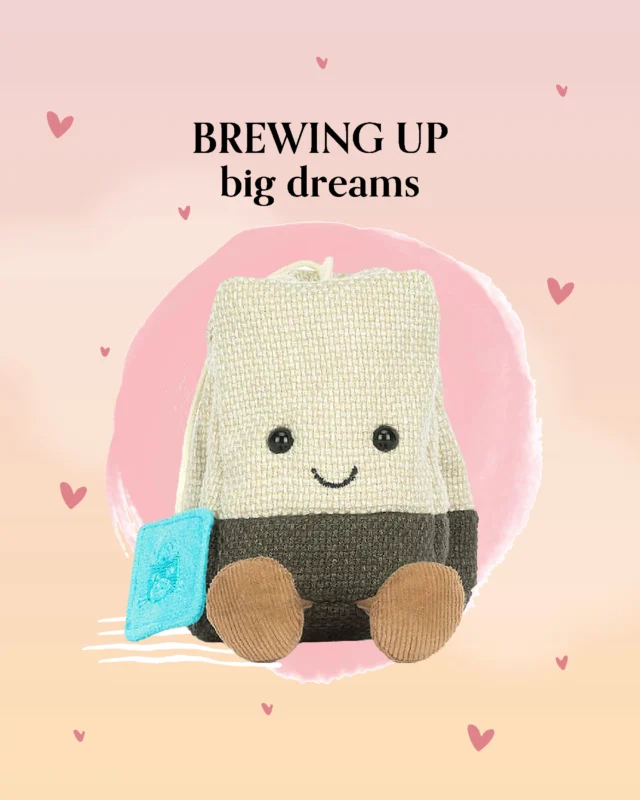 Fancy a brew? This sweet Amuseable Tea Bag is ready to join your next dreamy tea party. Whether you are a long-time fan of Jellies or just starting your collection, this little character is the perfect blend of soft and silly. A must-have for any Jellycat fan looking for a daily dose of magic. ☕

#MiSuenosKids #Jellycat #Amuseable #JellycatCollector #TeaPartyMagic #NurseryDecor #BritishStyle #ImaginationAtPlay