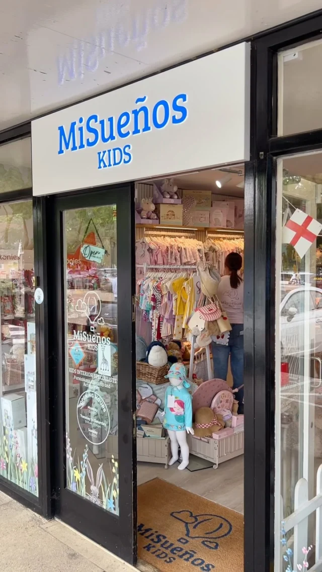 Sunshine, beautiful little shops and a visit to MiSueños Kids… 🤍☀️🌿

There’s something so special about spending a summer’s day at Battlers Green Farm 🚜 

Whether you’re browsing the independent shops, stopping for a coffee or lunch, or discovering your next favourite find at MiSueños Kids, it’s the perfect place to slow down and enjoy a little family day out 🫶🏼

#misuenoskids #battlersgreenfarm #radlett #hertfordshire #hertfordshirehiddengems
