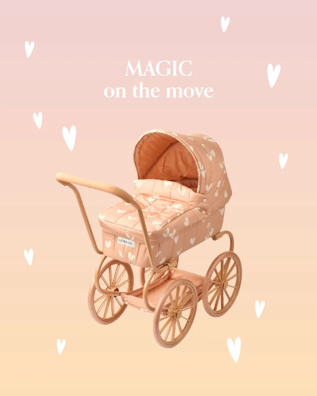 There is something so magical about watching them copy mum and dad. The Liewood Adaline Doll Pram is crafted for those exact, sweet moments of childhood and, of course, to give their best-loved toys the ultimate ride. 🤍
 
​#MiSuenosKids #Liewood #ImaginativePlay #ChildhoodMagic #LiewoodPram #NurturingImagination